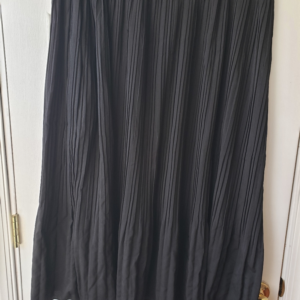 Elegant Black Pleated Skirt